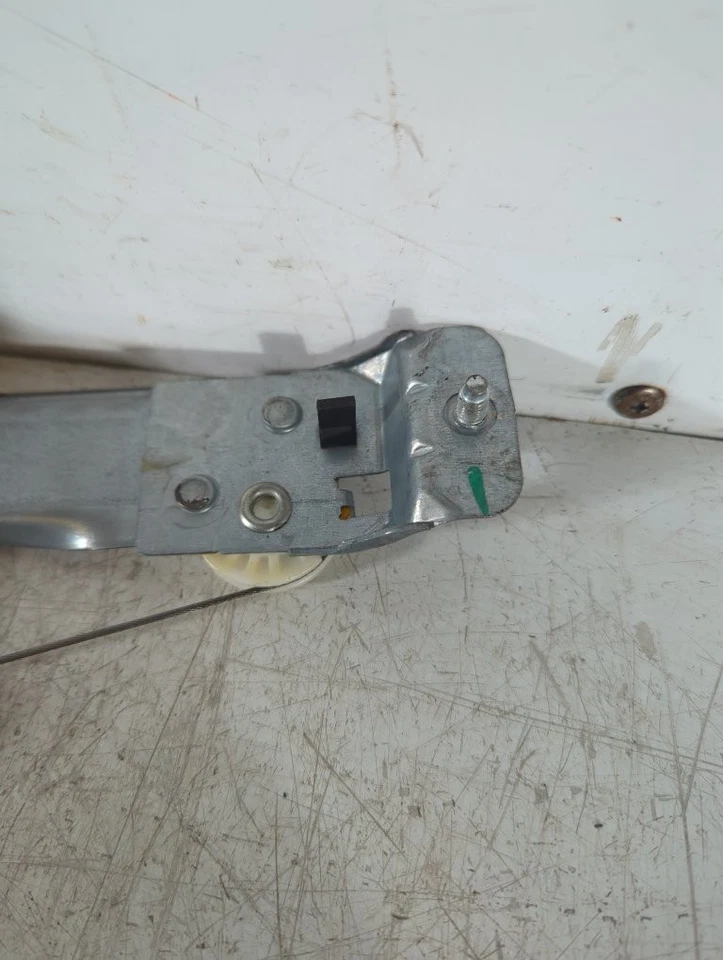 Renault Clio Mk4 Hatch 5 Door 2012-21 Window Regulator front Passenger Side P58 - Image 4 of 4