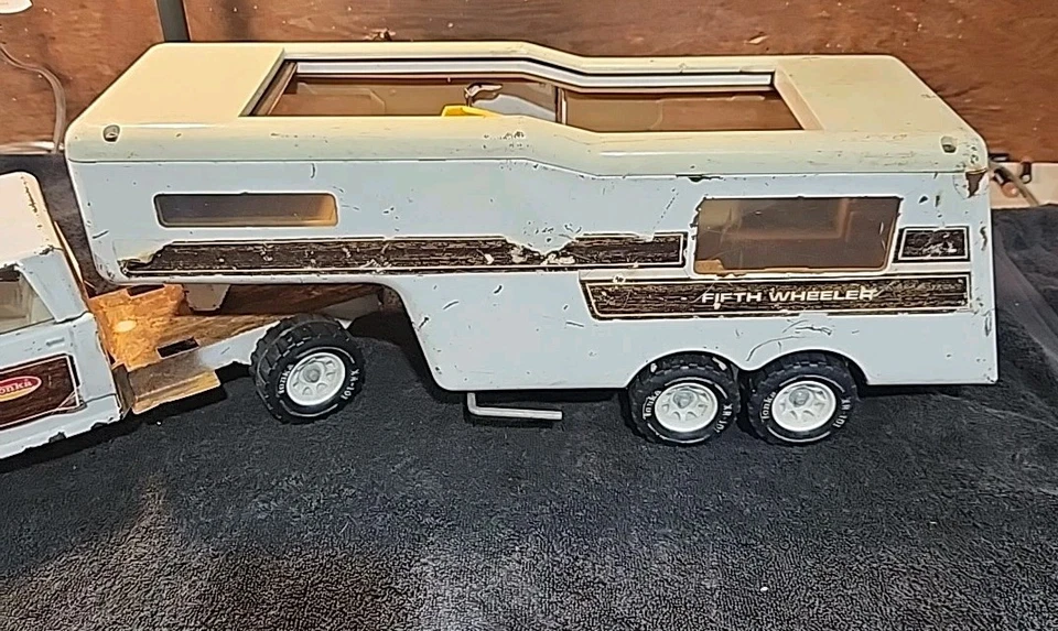 Remolque cámper y camión Tonka de quinta rueda de colección años 70. ACERO EE. UU. Foto 4 de 4