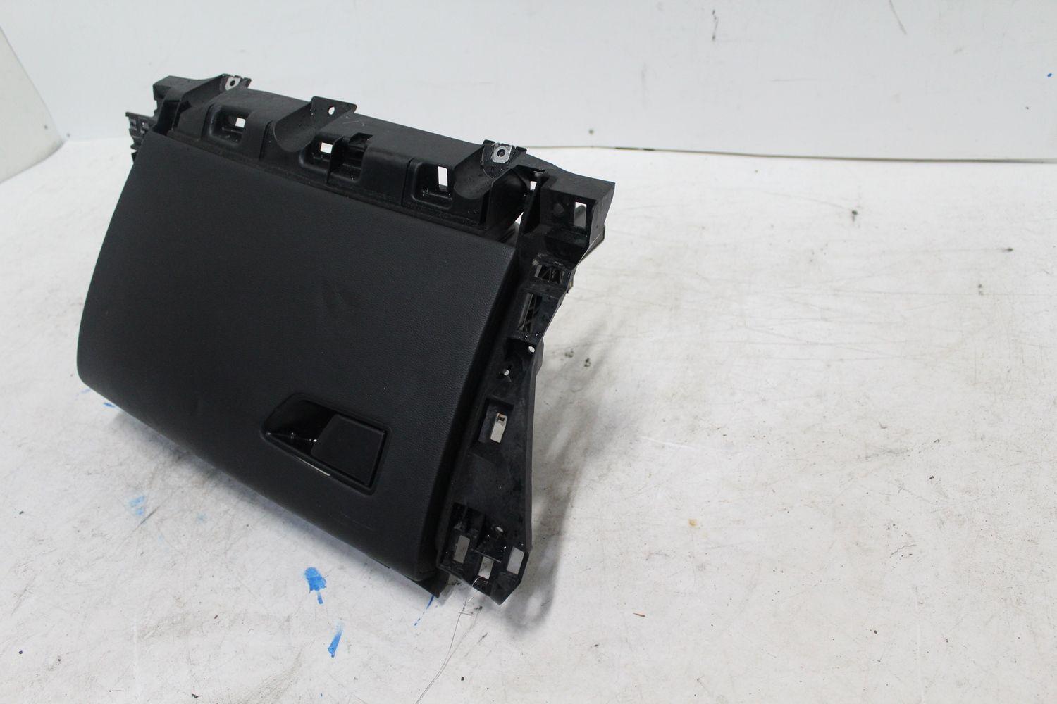 Glove Box MASERATI LEVANTE 17