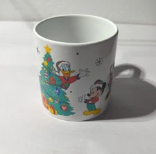 DISNEY MICKEY & FRIENDS CHRISTMAS 24OZ LARGE CERAMIC COFFEE MUG ZRIKE BRANDS