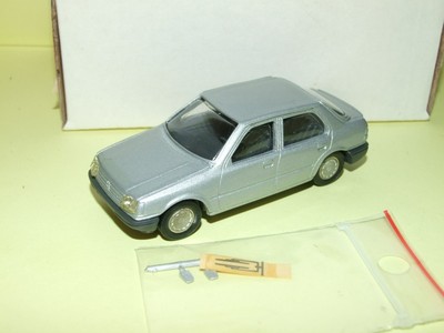 Miniature Peugeot 205 5 Portes - Kit Résine Monté, échelle 1/43, MVI France