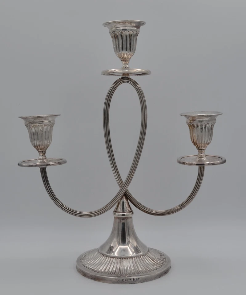 Par de candelabros antiguos de tres luces Foto 2 de 4