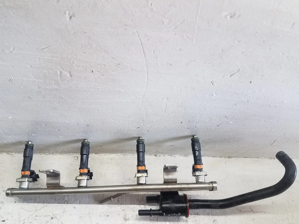 Jeep Cherokee 2014-2018 2,4 L inyectores de combustible con riel 04627120 AC (M178) Foto 2 de 4