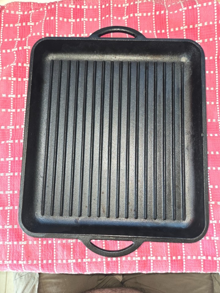 Camp Chef Square Dutch Oven Seasoned Finish Cast Iron 13" Dutch Oven 8