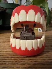 Vintage Wind Up Toy Chattering Teeth Dentures Novelty Toy Joke Gag USA FOR PARTS