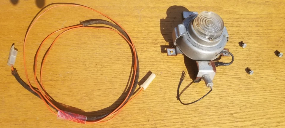 Luz cortesía para tapa de maletero PARTING 1963 Pontiac Grand Prix & Bonneville Foto 4 de 4