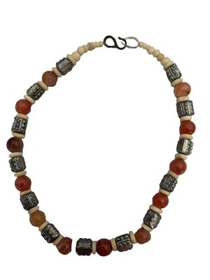 VINTAGE ETHNIC ART Amber And Bone Colored 18 Inch Necklace