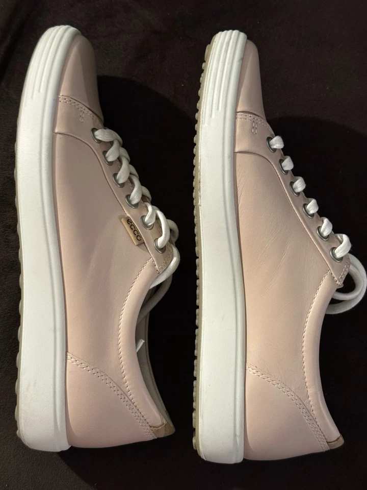 Women's Ecco Pink Leather Sneakers U.S. 8-8.5 EU 39 Good Condition Worn Once - Image 2 of 4