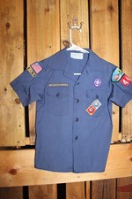 Boy Scouts of America BSA Youth Shirt Medium Cub Blue Sewn on patches