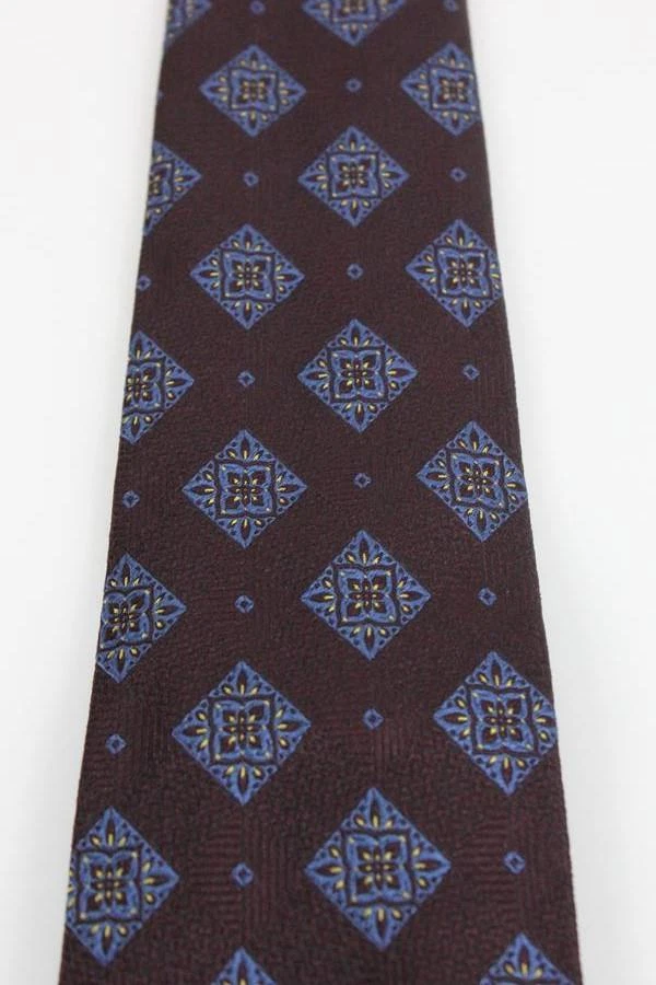 Corbata de seda JOHN W NORDSTROM. Granate con floral en caja azul y amarillo. Hecho en Italia. Foto 2 de 4