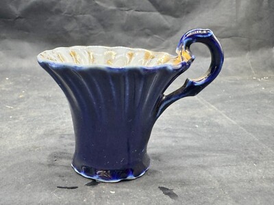 VINTAGE KOBALTBLAUE TEETASSE MIT GEWELLTEM RAND GOLDRAND GLASIERT INNENAUSSTATTUNG