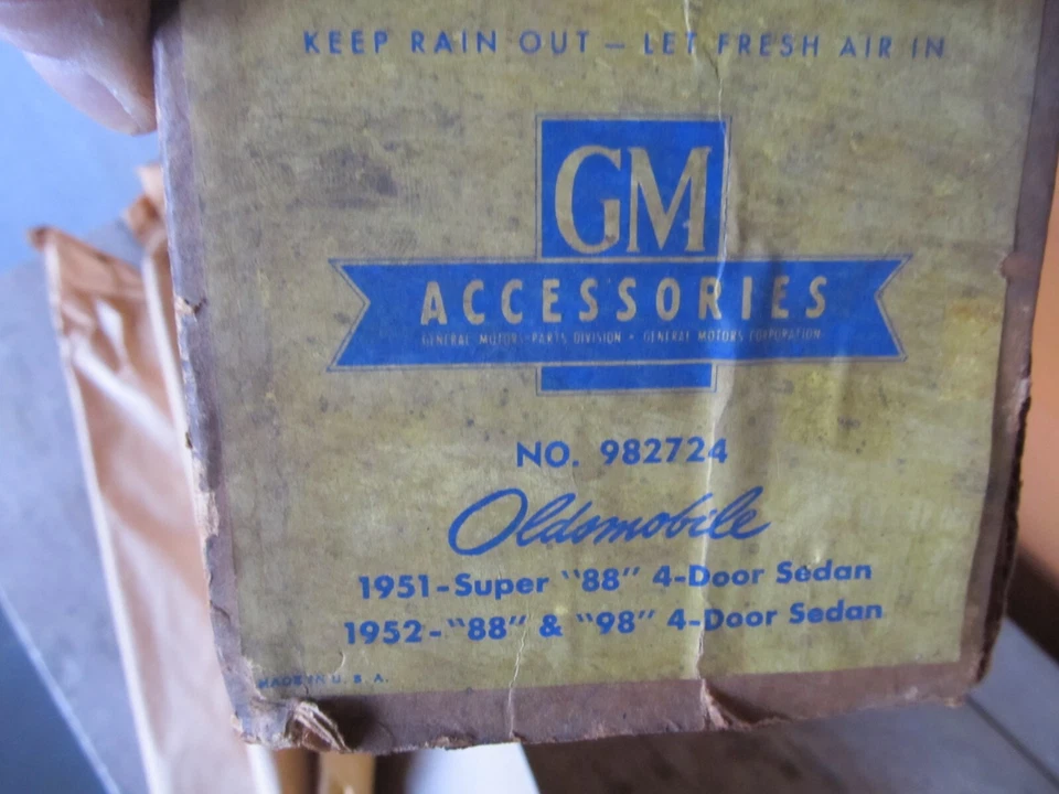 NOS 1951 OLDSMOBILE 98 1952 88 DELUXE 4DR SEDAN VENTSHADES 982724 - Изображение 3 из 3