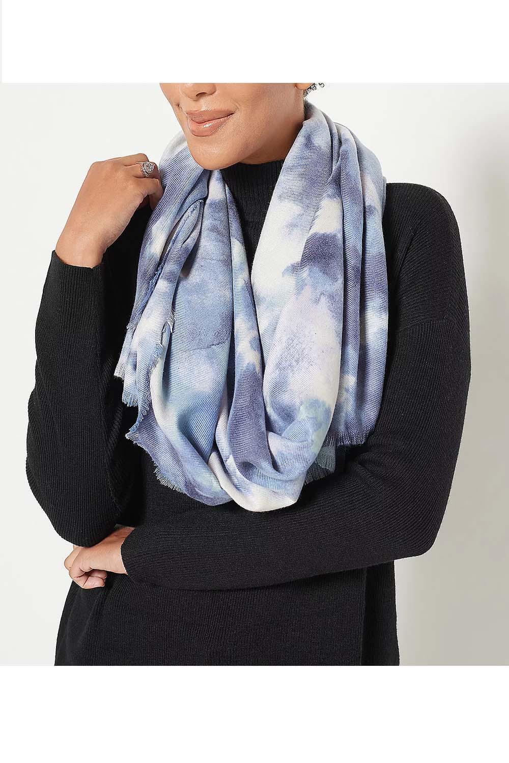 Продолговатый шарф из саржи с принтом Susan Graver темно-синего цвета