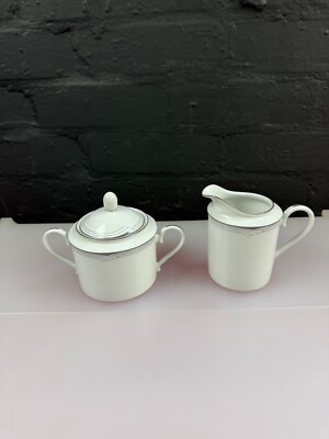 Noritake Dynasty L565 Milch-/Sahnekännchen 11 cm und Zuckerdose mit Deckel Set