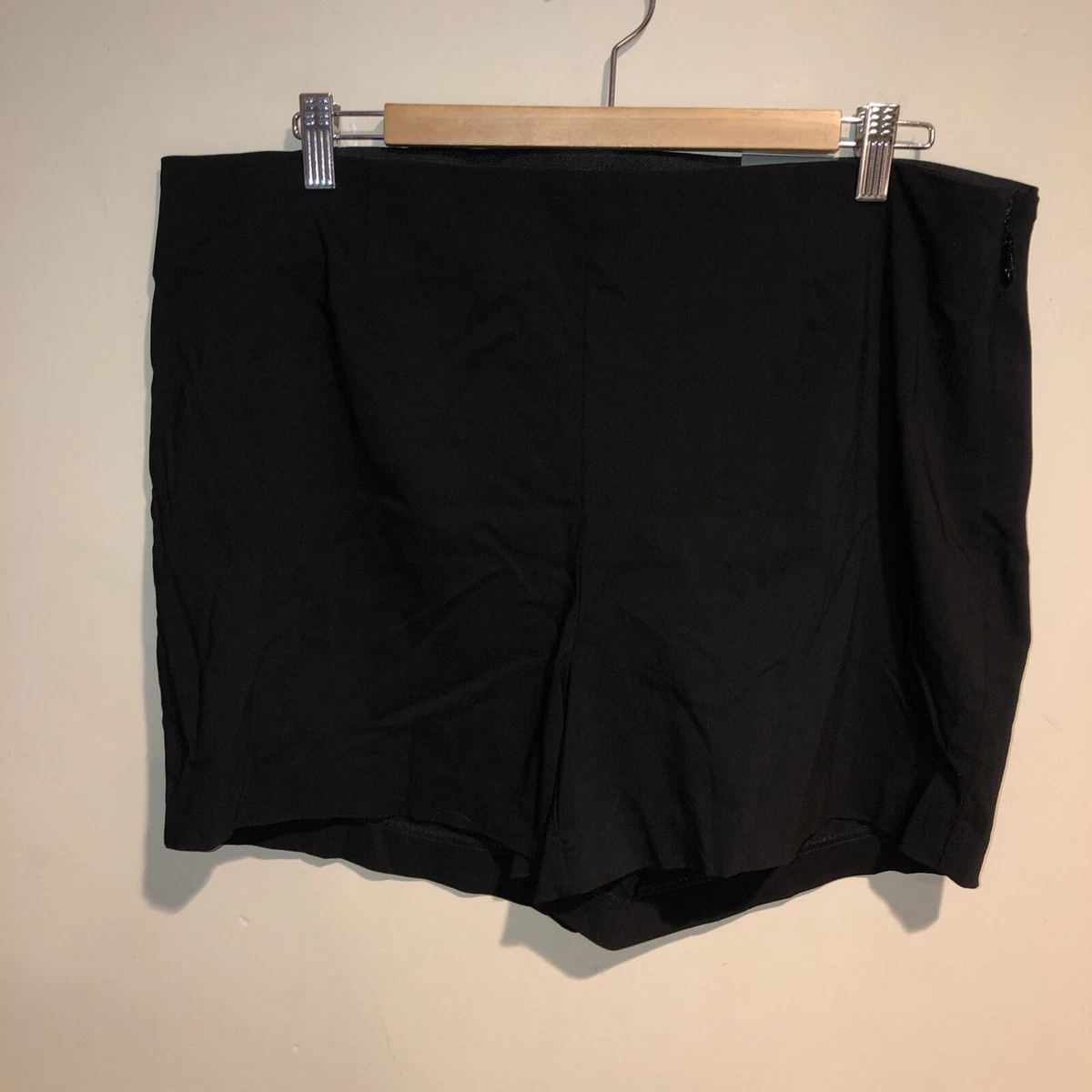 TORRID Short Shorts High Rise Flat Front Stretch Side Zip Black Size 18 Nwt