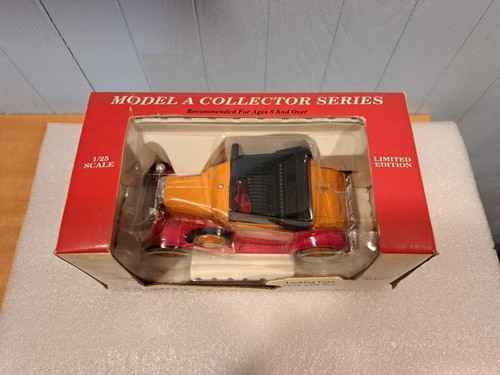 Minneapolis-Moline Ford Model A Roadster Bank By SpecCast 1/25th Scale - Picture 2 of 14