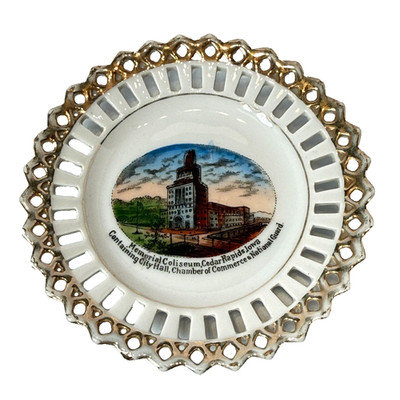 MEMORIAL COLISEUM CEDAR RAPIDS IA IOWA  Souvenir Porcelain Trinket CHINA PLATE