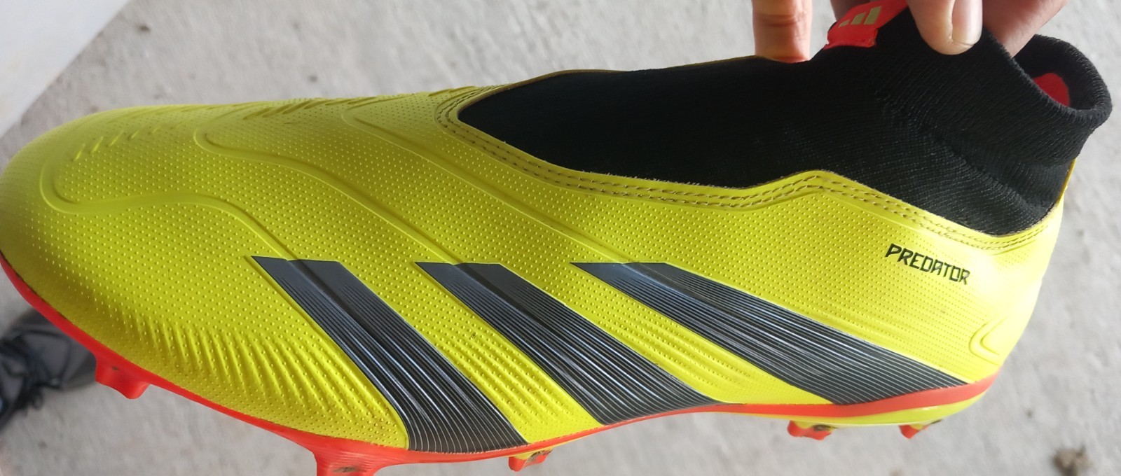 Adidas Predator 24 League Solar Yellow 42 1/3 avec grip de frappe optimisé