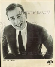 1960 Press Photo Comedian Shelley Berman - lrq05284