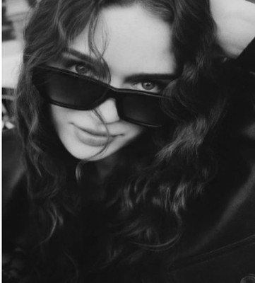 Quay No Apologies Black/Smoke Square Women Sunglasses