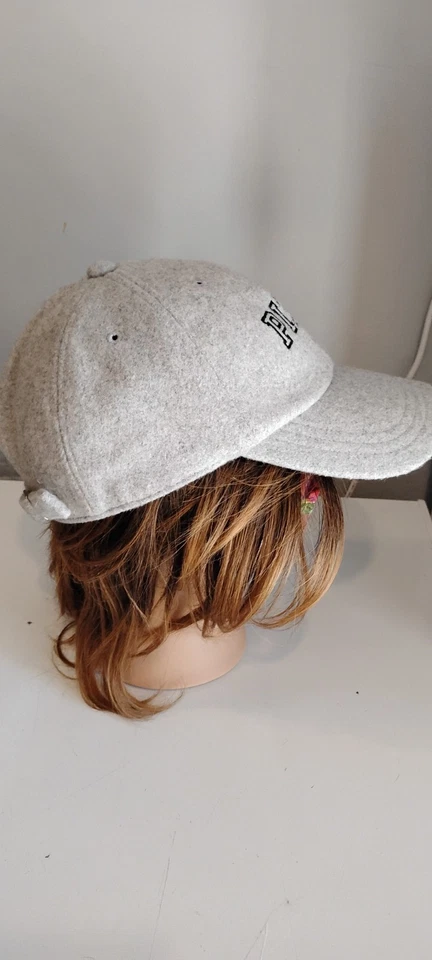 Gorra de béisbol de lana para mujer ROSA Victoria's Secret color ajustable gris en muy buena condición Foto 3 de 4