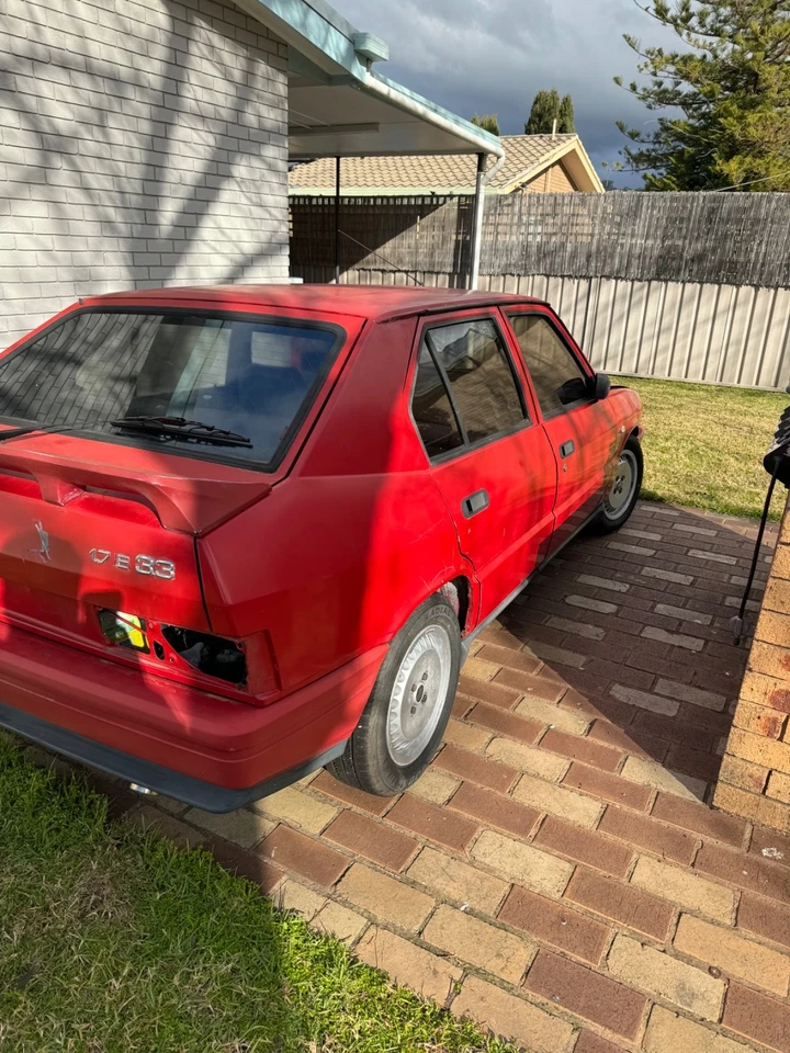 Alfa Romeo 33 1.7 I.E. (1988) 5D Hatchback Manual (1.7L - Electronic F/INJ)... - image 2 of 4