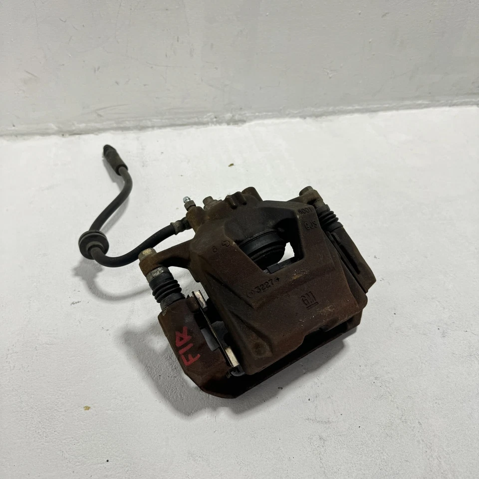 Pinza de freno delantera derecha Chevrolet Sonic 2012-2017 con soporte OEM Foto 4 de 4