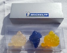 3 figurines souples BIBENDUM MICHELIN dans boîte publicitaire Jaune/Bleu/Blanc