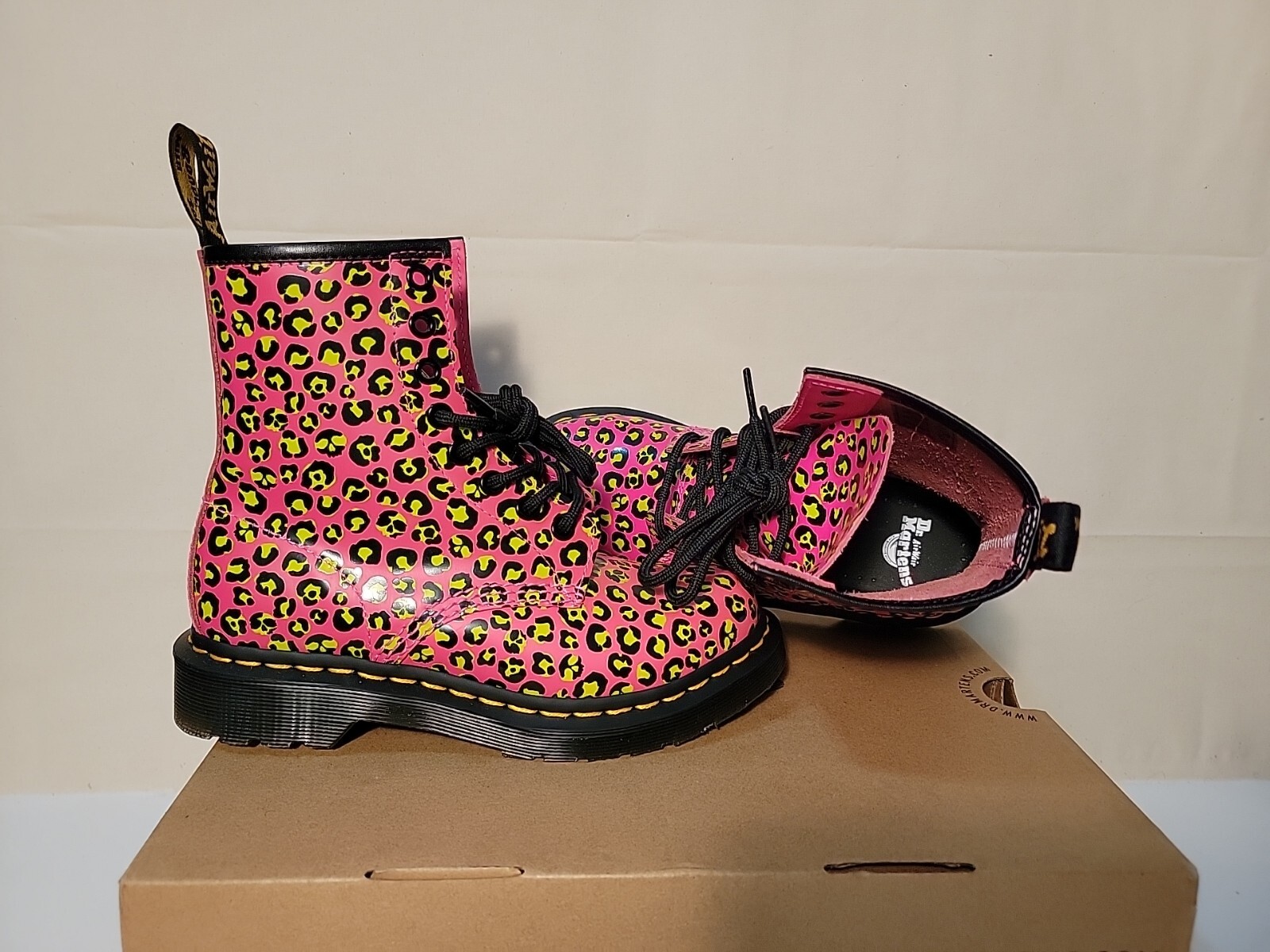 DR. MARTENS WOMEN'S 1460 PINK LOUD LEOPARD SMOOTH LEATHER BOOT 27962 SIZE: 5 image 7
