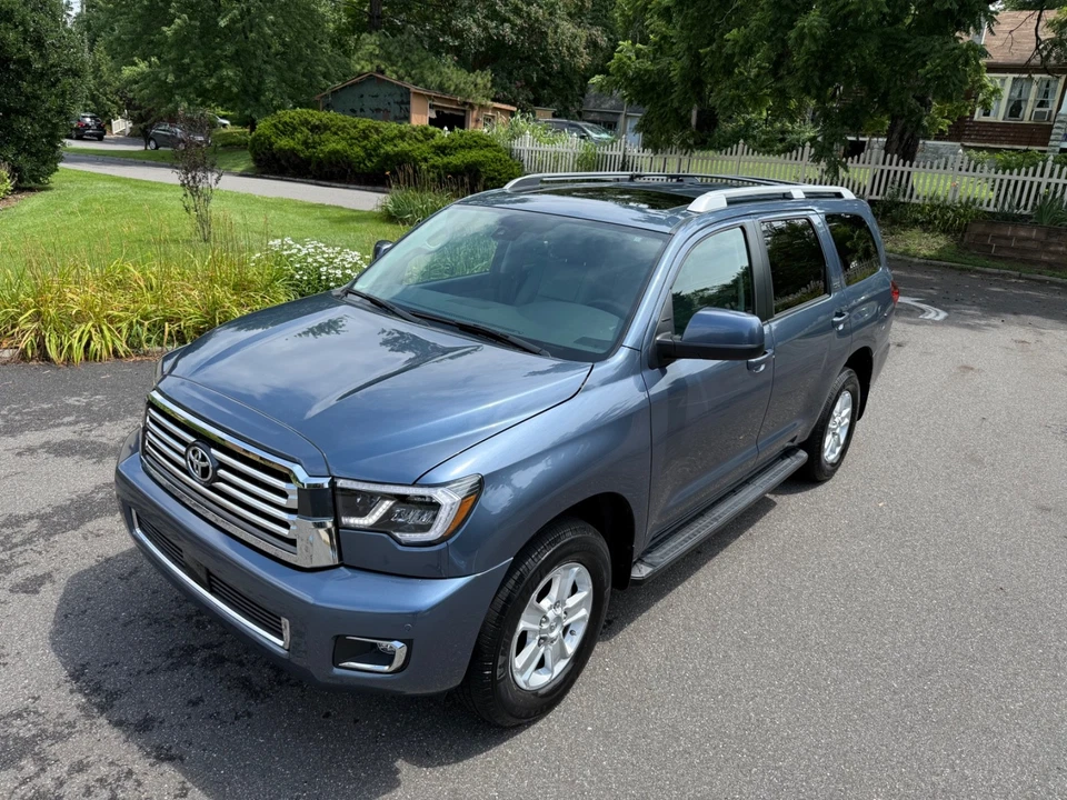 2018 Toyota Sequoia SR5 5.7L 4WD ONLY 47K MILES SHARP - Image 3 of 4