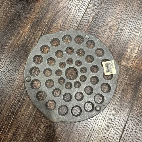 NOS Vintage Cast Iron Dutch Oven Trivet 8” UNMARKED ORIGINAL BARCODE LABEL LODGE