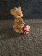 Vintage 1997 Roman,Inc Mice Figurine holding a Peppermint