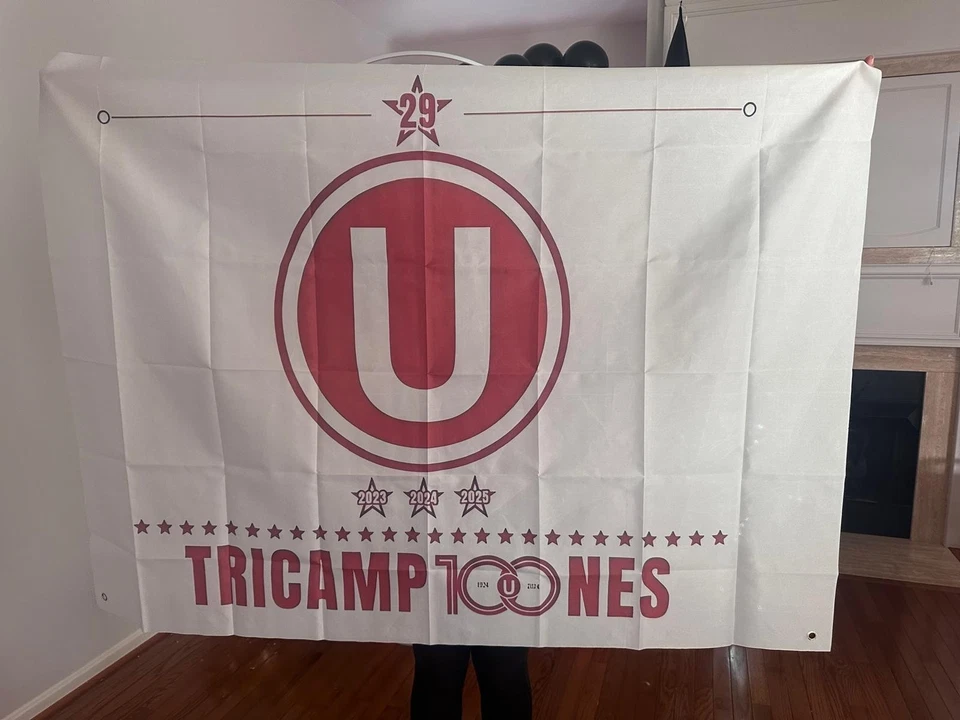 Universitario de deportes TRICAMPEON *29 bandera del TRICAMPEON 2025 150x90 cm - Imagem 2 de 4