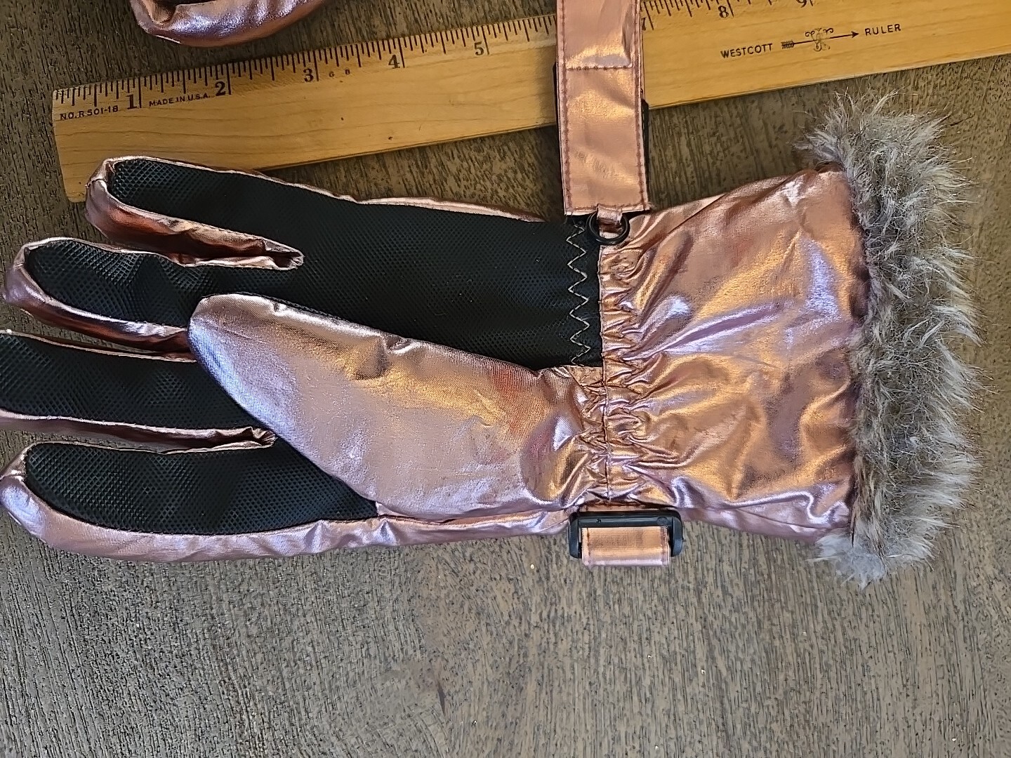 SWISS TECH GIRLS Copper Tone Color GLOVES  S-M See All Pics And Description 