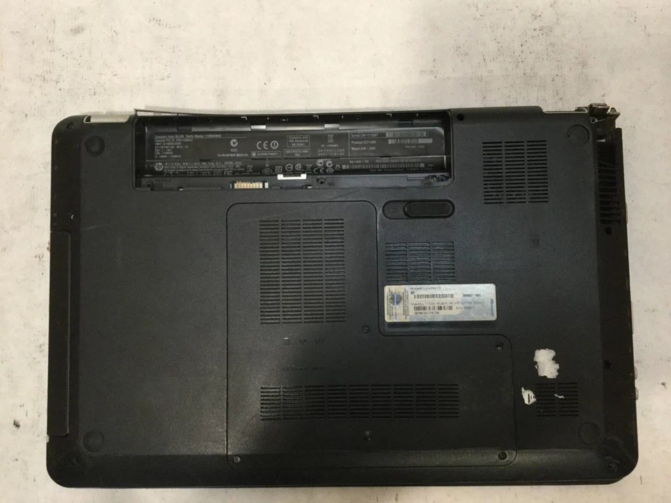 HP dv6t-3200 / Intel Core i3 M370 @ 2.40GHz / (CASE DAMAGE/MISSING PARTS!) -MR - Image 4 of 4
