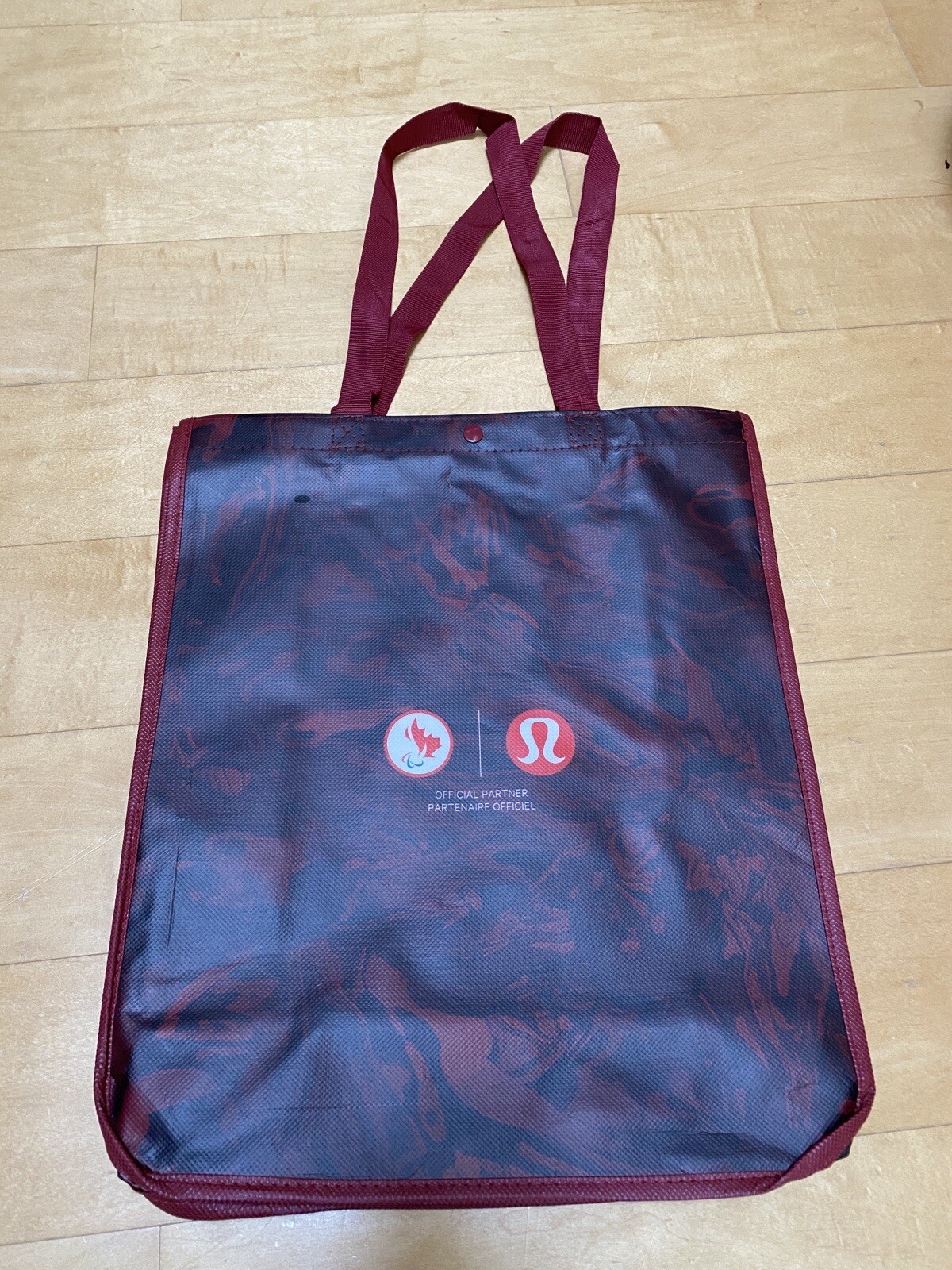 New LULULEMON TEAM CANADA Dark Red Reusable Shopping Gym Lunch Bag