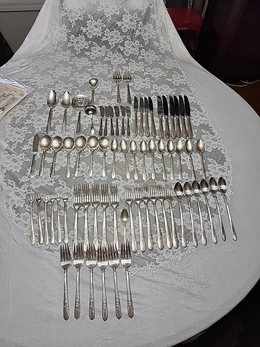 1939 Oneida Nobility Plate Flatware, Royal Rose Pattern, 63 pc set - Picture 2 of 12