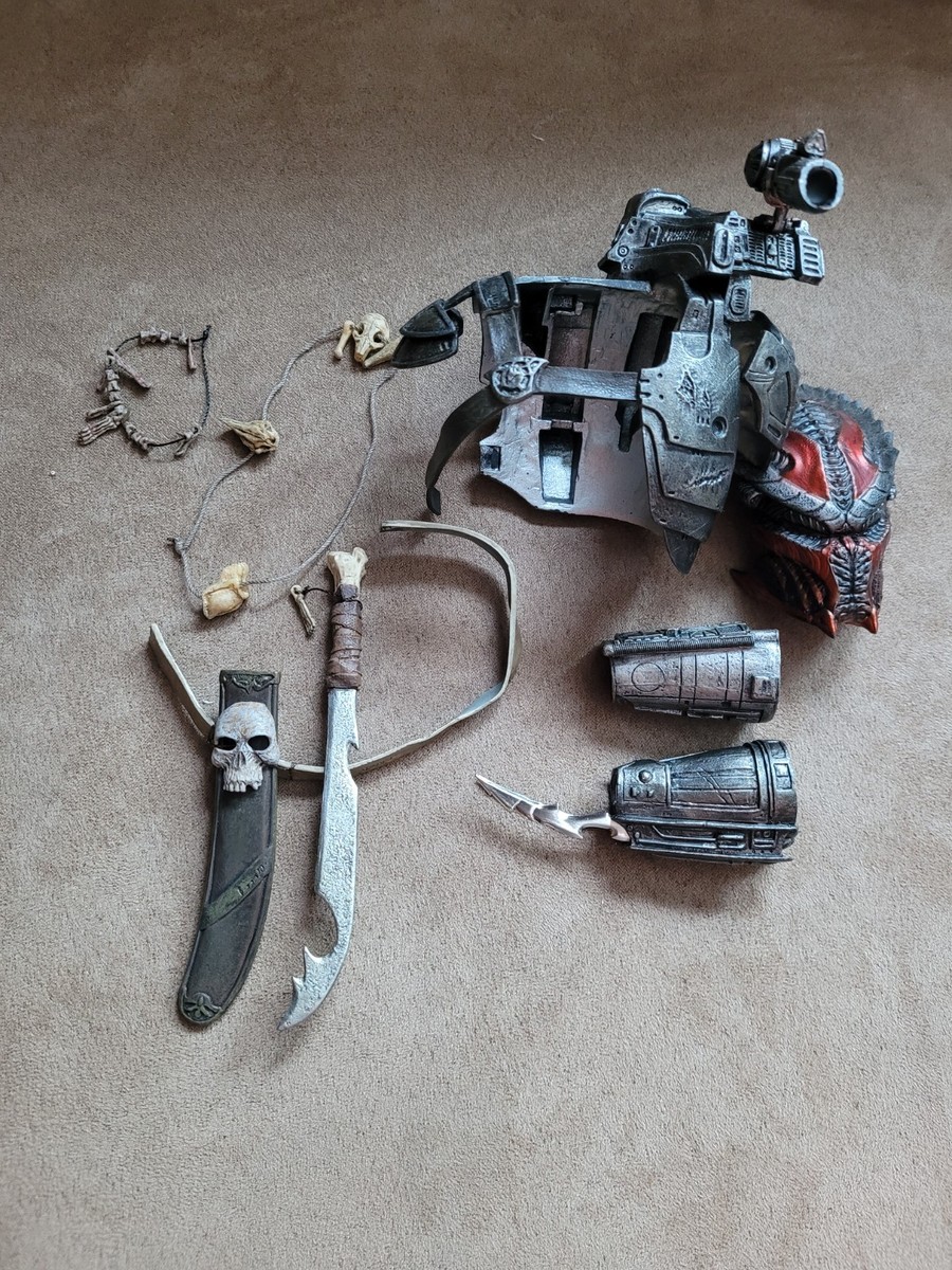 Hot Toys 1/6 MMS233 Elder Predator Chest Armor Wrist Blades Sword
