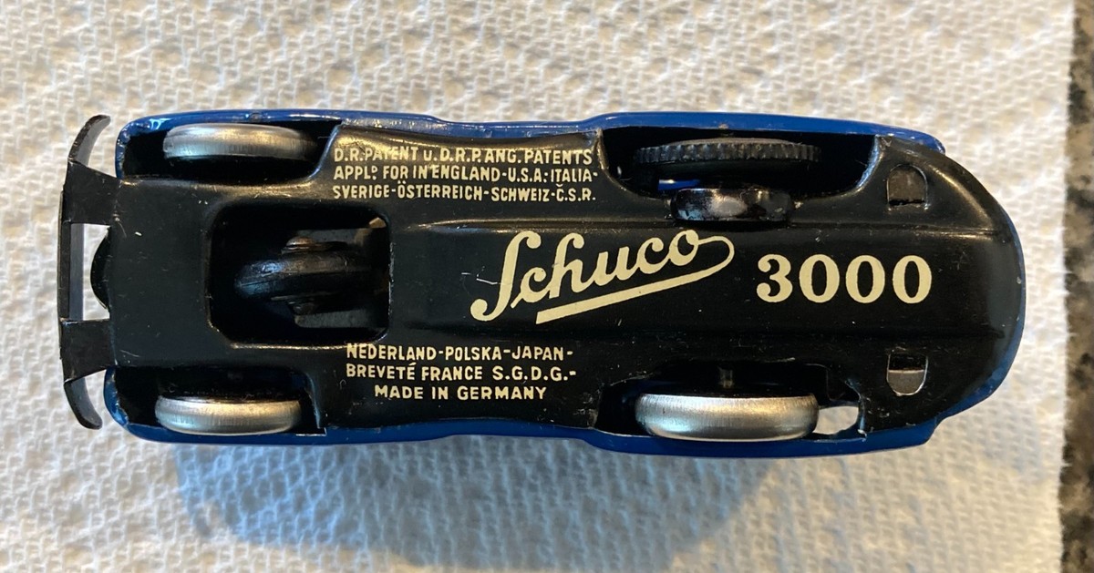 VINTAGE SCHUCO TIN CLOCKWORK 3000 TELESTEERING CAR IN BLU COMPLETE