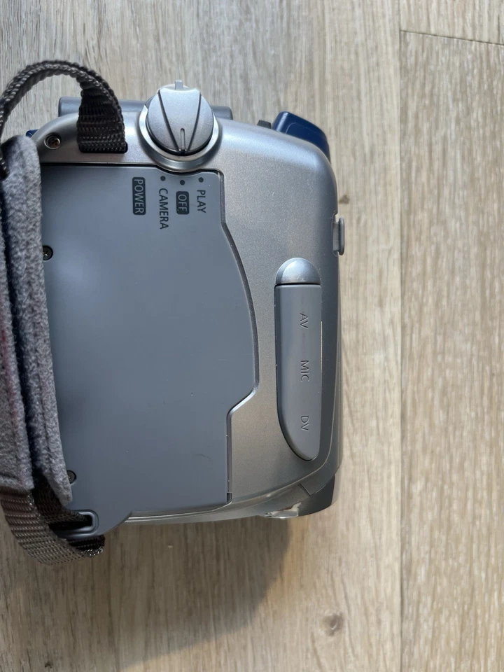 CANON MD101 Mini DV Digital Video Camcorder UNTESTED - Image 4 of 4