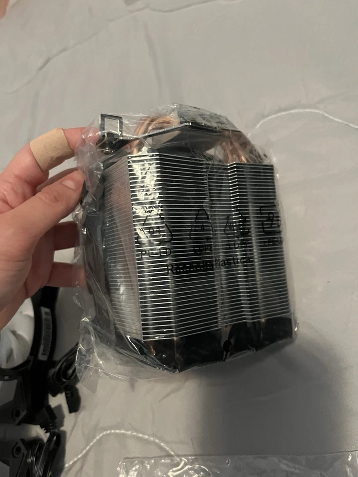 Kit PC: 3 ventole MSI + dissipatore CPU + accessori (LGA1700) - Immagine 4 di 4
