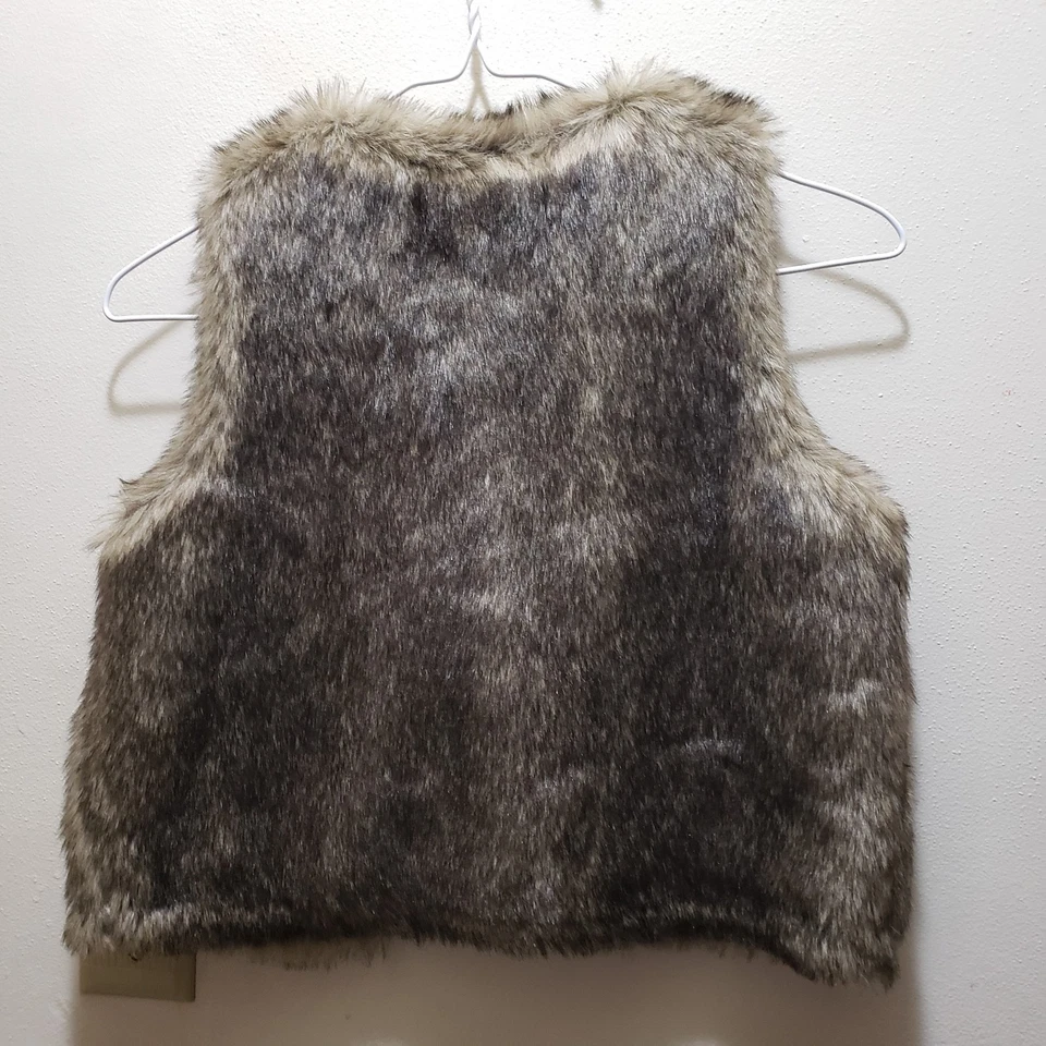 Chaleco de piel sintética Carter's para niñas talla 12 Foto 2 de 4