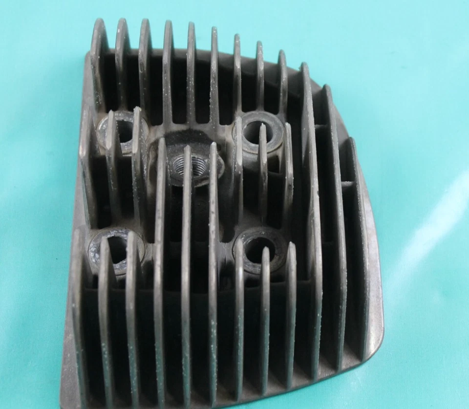 Suzuki Hustler T20 TC250 X6 1969 culata izquierda 11121-11600 Foto 3 de 4