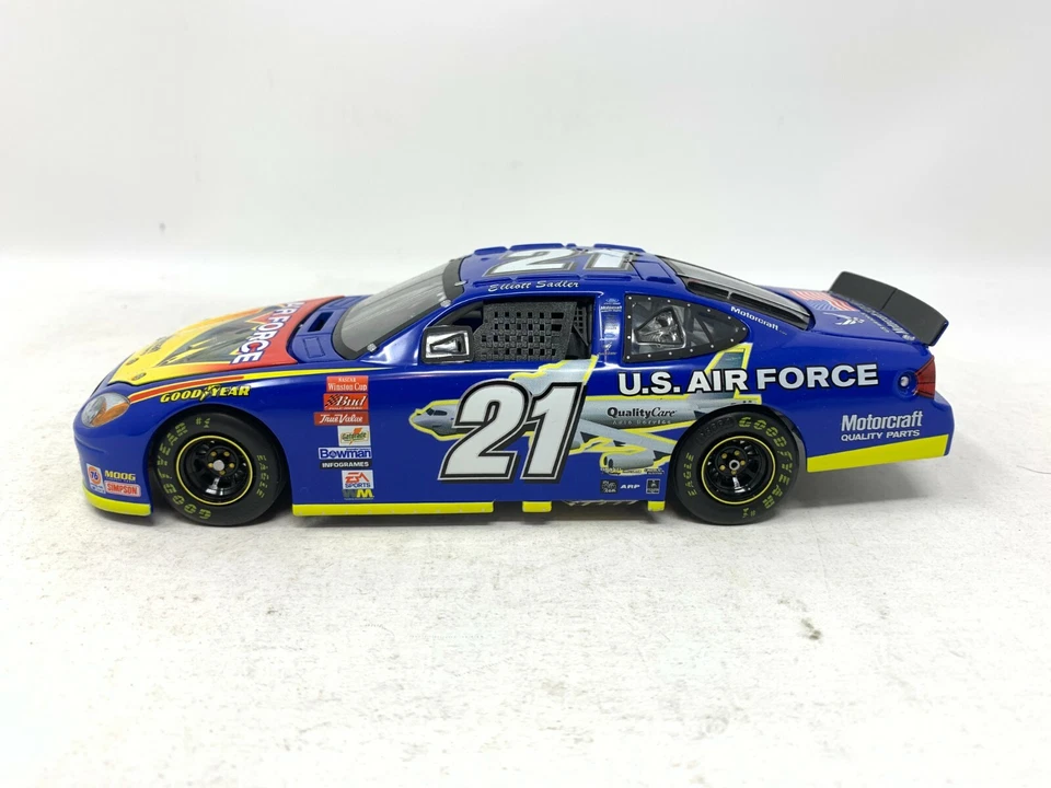 Propietario del equipo calibre Nascar #21 Elliott Sadler Fuerza Aérea de los Estados Unidos Ford 124 diecast Foto 4 de 4