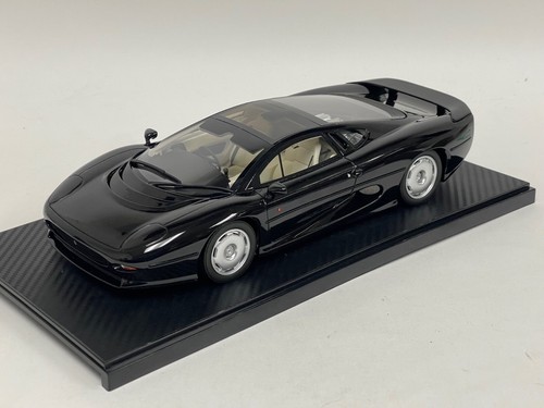 1/18 Jaguar XJ220 from 1992 in Gloss Black