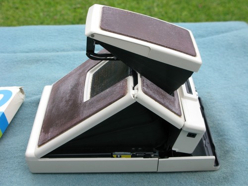 Polaroid SX 70 Land Camera modello 2 corpo bianco/piege con custodia in pelle pellicola non testata - Foto 2 di 11
