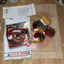 WonderArt Caron Christmas Teddy Latch Hook Kit 4675 Vintag 12 x 12  Wall Hanging