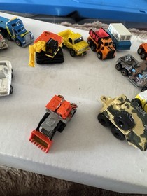 Lot of 16 Vintage Micro Machines Galoob Mixed Lot & Extra Parts