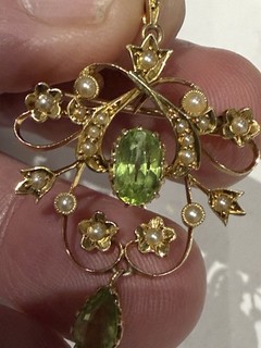 Beautiful Fine Victorian 15ct Gold Peridot & Seed Pearl Pendant Brooch C 1880