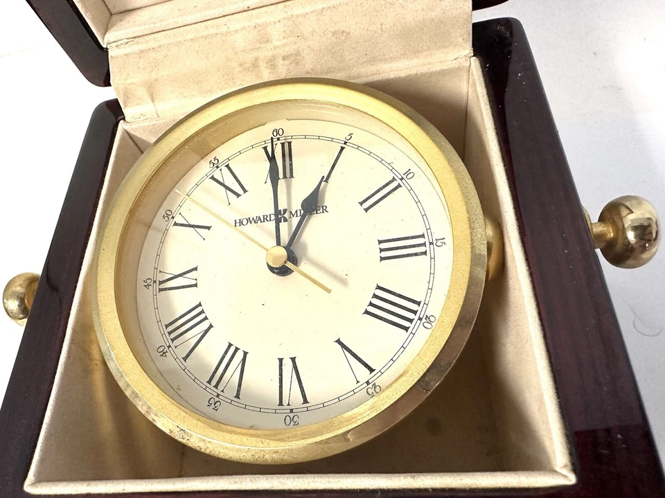 Promocional - Reloj de escritorio Howard Miller Box en estuche de palo de rosa Foto 3 de 4